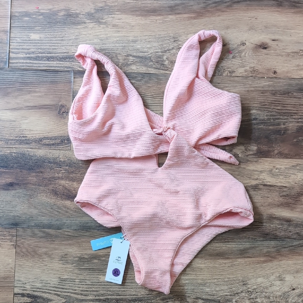 Cupshe Pink Textured One-Piece Swimsuit